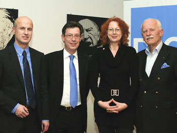 v.l. Christian Schleicher, Stv. Leiter der Akademie, Emmanuel Nahshon, Meggie Jahn und Jochen Feilcke