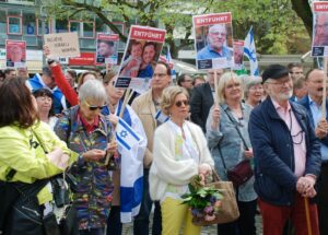 Bericht: Israel lebt – und die Hoffnung auch  Bewegende Solidaritätskundgebung auf dem Sderotplatz in Zehlendorf